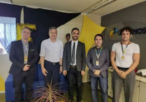 东擎速递代表赴巴西利亚拜访巴西邮政